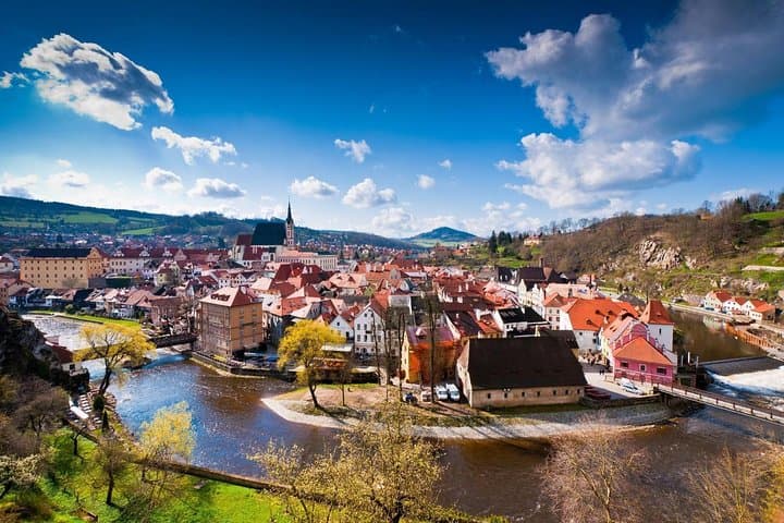 Day Trip to Cesky Krumlov from Vienna — Medieval Streets & Vltava River