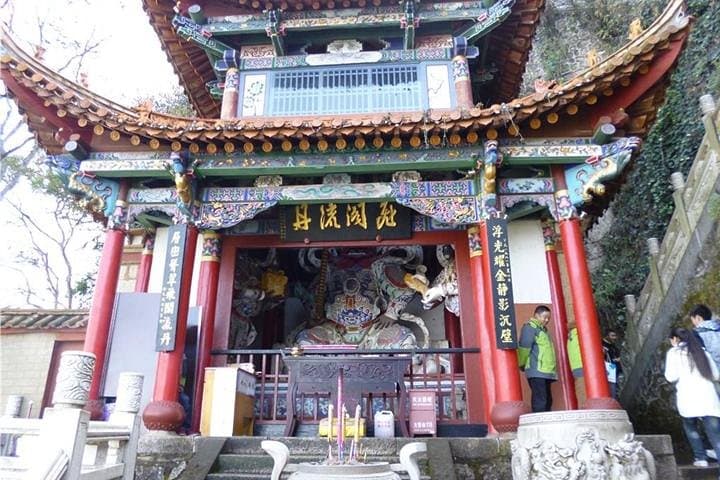 Private Kunming City Tour: Dragon Gate, Huating Temple & Daguan Pavilion photo 5