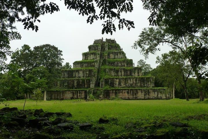 Koh Ker & Beng Mealea Day Tour from Siem Reap — Prasat Thom Pyramid and Overgrown Beng Mealea photo 5