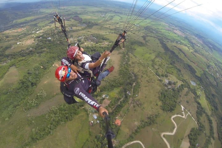 Tandem Paragliding Over Valle del Cauca: Cerro Santa Elena Flight from Cali photo 2