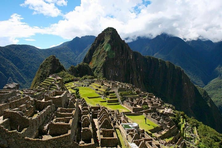 Two-Day Sacred Valley & Machu Picchu: Private Trip from Cusco with Vistadome Train