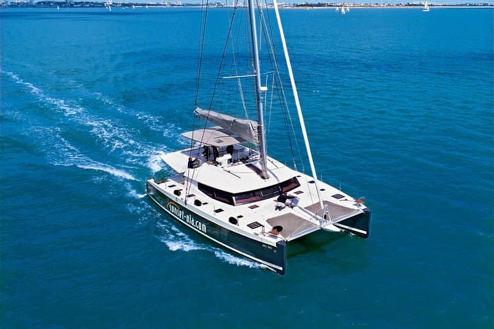 Santorini Luxury Catamaran Cruise: BBQ, Hot Springs & Caldera Swim