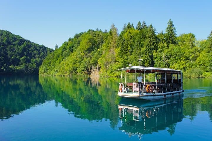 Zagreb to Split Day Transfer: Guided Plitvice Lakes Walk & Waterfall Train-Boat Loop photo 3