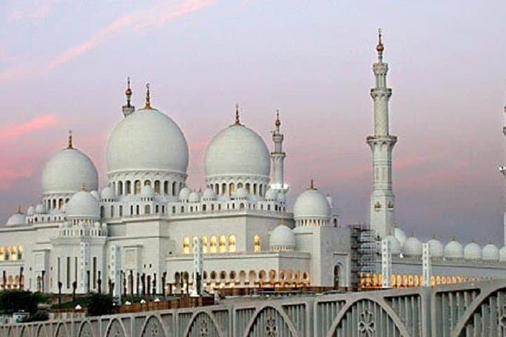 Sheikh Zayed Grand Mosque Abu Dhabi: History, Visiting Tips & Tour Guide