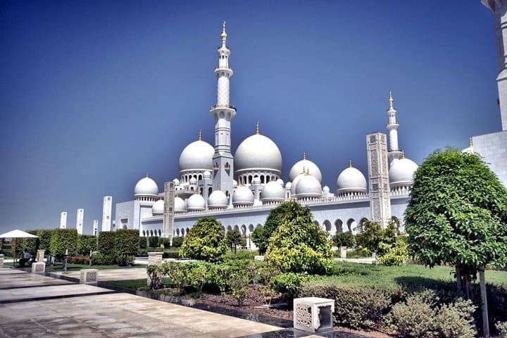 Abu Dhabi Day Trip from Dubai: Sheikh Zayed Mosque, Emirates Palace & Heritage Village photo 2