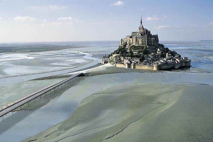 Mont Saint-Michel Shuttle from Bayeux: Fast-Pass Abbey Day Trip