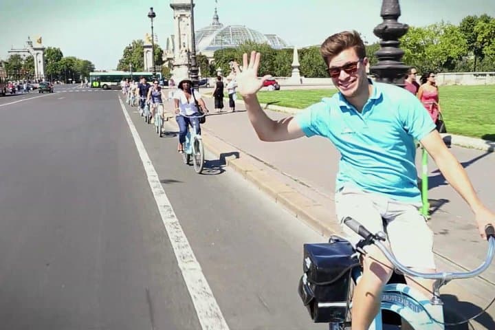 Best Paris Bike Tour: 4-Hour Highlights — Eiffel Tower, Louvre & Notre-Dame photo 2