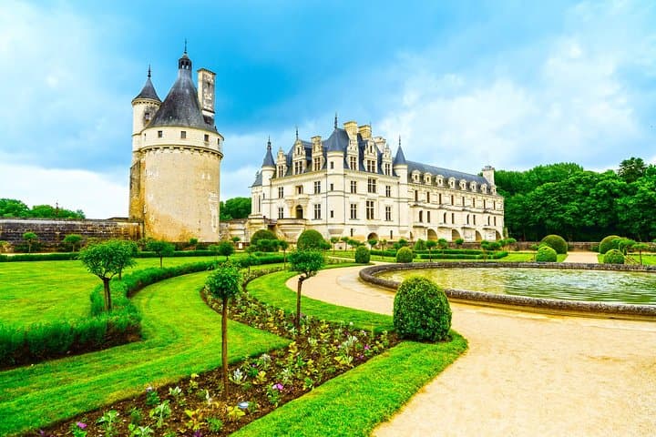 Loire Valley Castles Day Trip from Paris — Chenonceau, Chambord & Amboise with Wine Tasting photo 3