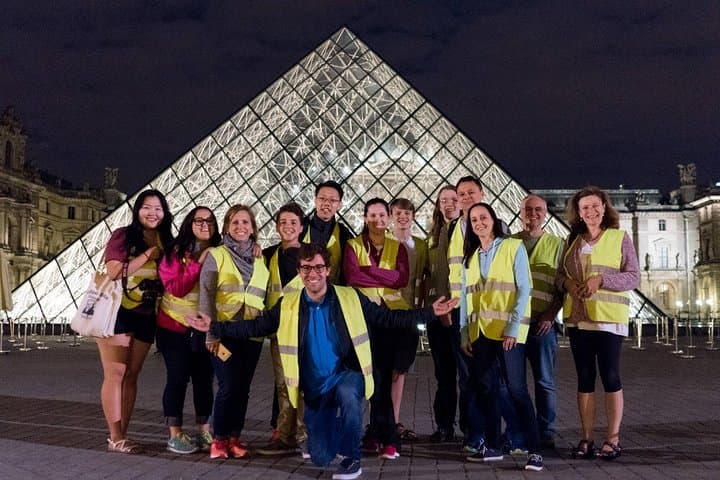 Paris Evening Bike Tour & 1-Hour Seine River Cruise — Nighttime Monuments by Bike and Boat