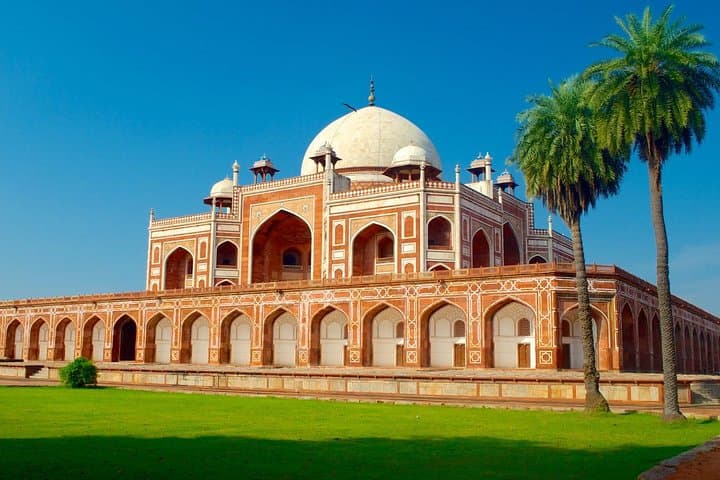 Half-Day Private Delhi City Tour — India Gate, Humayun's Tomb & Agrasen Ki Baoli