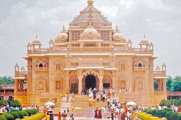Private Spiritual Delhi Temple Tour: Akshardham, Lotus Temple, Bangla Sahib & Birla Mandir