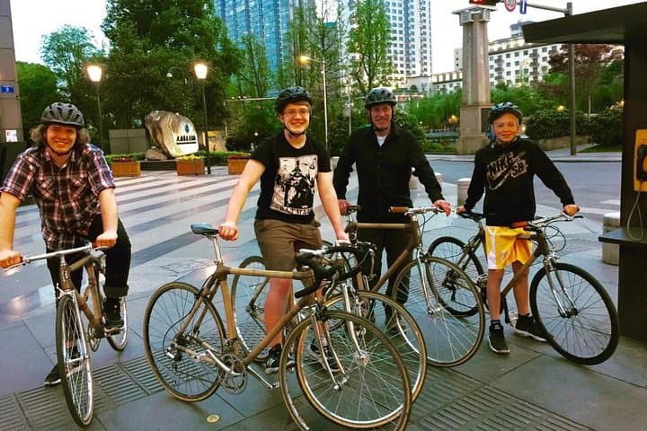 Night Bamboo Bike Tour & Chengdu Street Snacks Along the Jinjiang