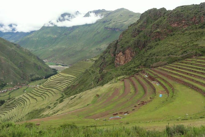 Full-Day Sacred Valley Tour from Cusco: Pisac, Ollantaytambo & Chincheros photo 2