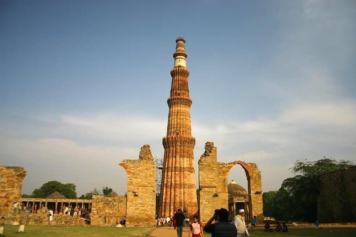 Explore New Delhi: Full-Day Private Custom Tour with Local Guide