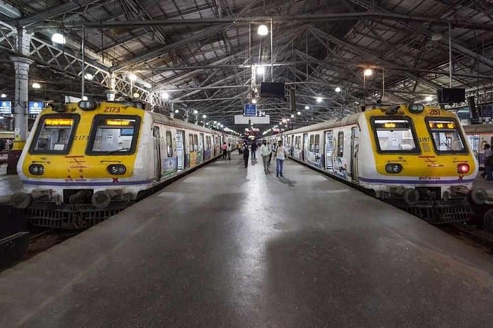 Mumbai Local Train Ride and Dhobi Ghat: Private Half-Day Cultural Tour photo 2