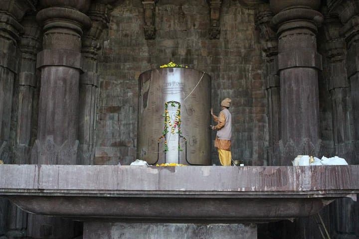 Full-Day Private Tour from Bhopal to Bhimbetka and Bhojpur Temple photo 2