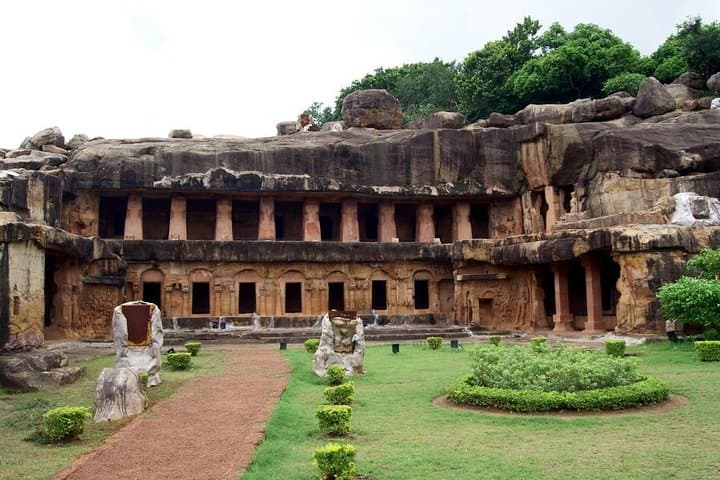 Full-Day Sanchi & Udayagiri Tour from Bhopal: Stupas, Rock-Cut Caves & Gupta Reliefs photo 2