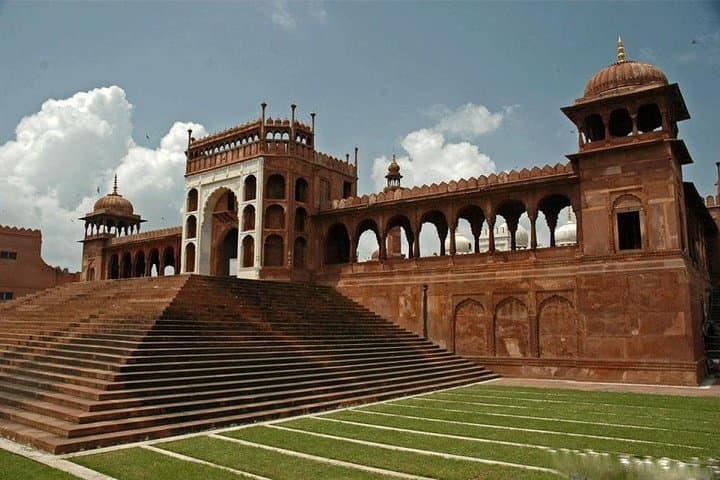 Full-Day Private Bhopal City Tour — Upper Lake, Taj-ul-Masjid & Local Bazaars