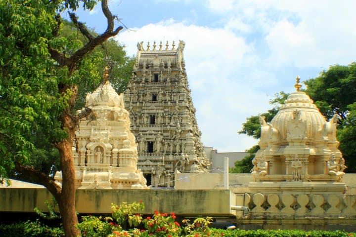 Bengaluru Temples Private Day Tour — Bull Temple, ISKCON & Art of Living