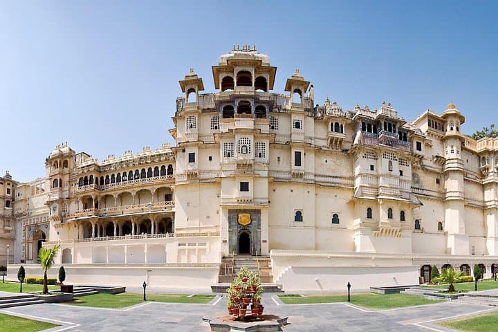 Private Udaipur City Tour to Monsoon Palace: Full-Day Cultural & Scenic Drive