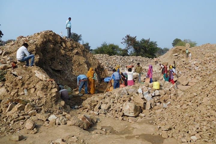 Panna Diamond Mining Tour and Brihaspati Kund Picnic — Day Trip from Khajuraho photo 2
