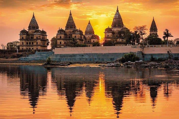 Orchha Full-Day Private Sightseeing Tour: Palace, Chhatris & Betwa Sunset photo 2