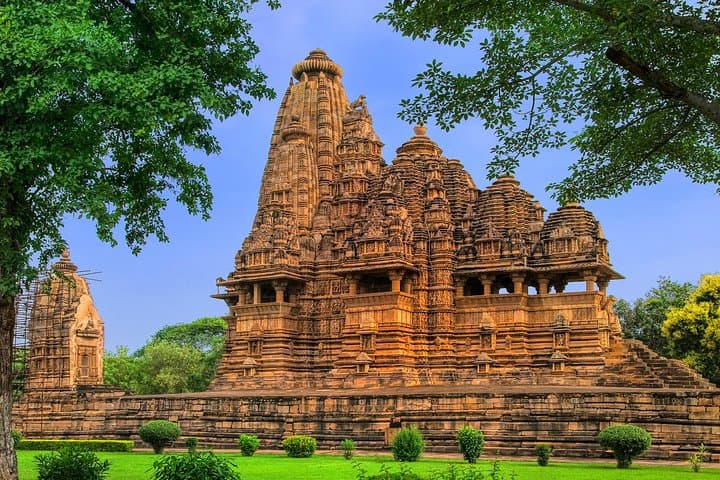 Khajuraho Day Trip from Orchha: Private Guided Tour of the Western Temples