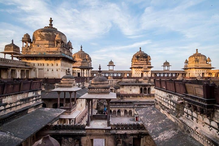 Orchha Full-Day Private Sightseeing Tour: Palace, Chhatris & Betwa Sunset