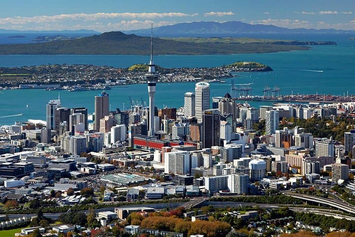 Auckland Full-Day Highlights: Mt Eden, Domain Museum, Viaduct & Devonport
