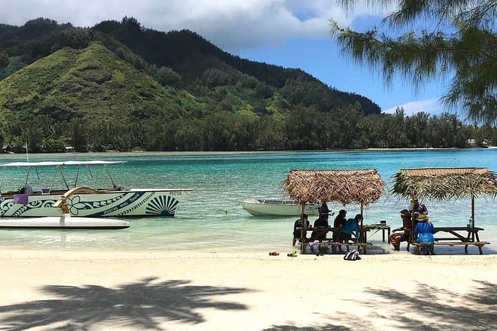 Moorea 6-Hour Snorkeling and Motu Lunch — Lagoon, Rays & Polynesian Culture photo 2