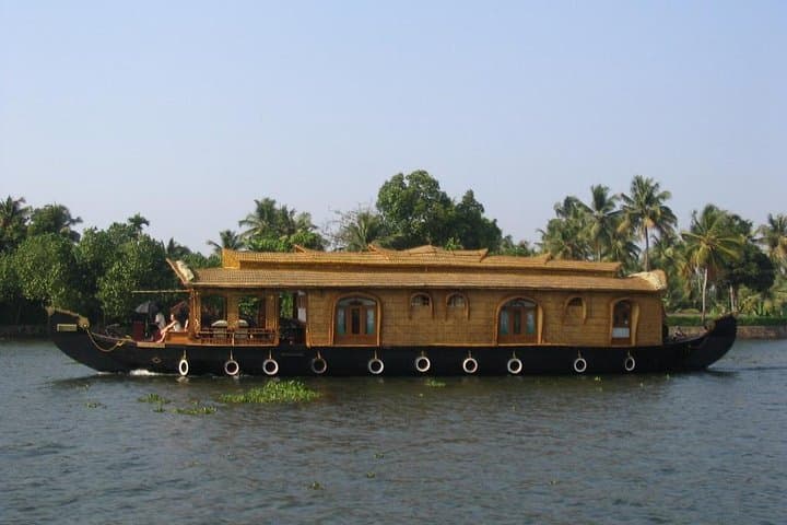 Private Backwater Houseboat Cruise in Alleppey (Alappuzha) — 3-Hour Day Tour with Lunch photo 3