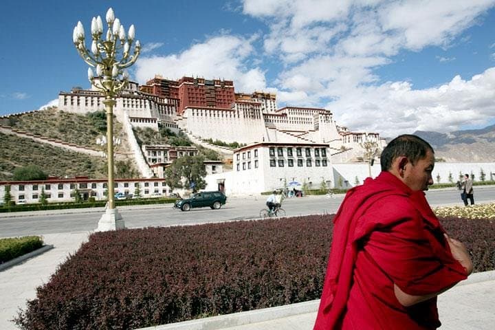 6-Day Private Tibet Tour: Lhasa, Yamdrok Lake & Tashilhunpo Monastery