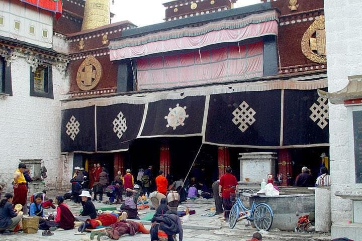 6-Day Private Tibet Tour: Lhasa, Yamdrok Lake & Tashilhunpo Monastery photo 2