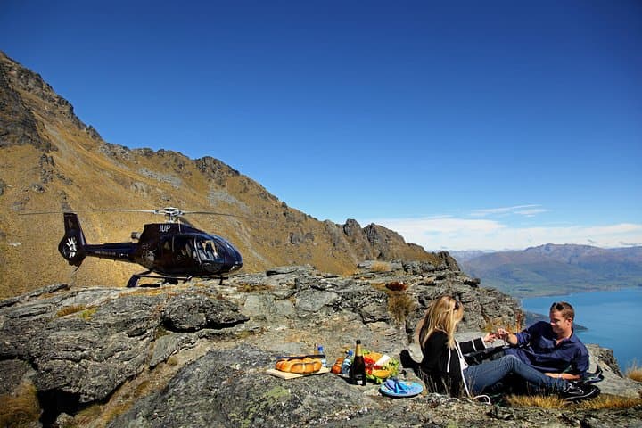 Helicopter Champagne Picnic Above Lake Wakatipu