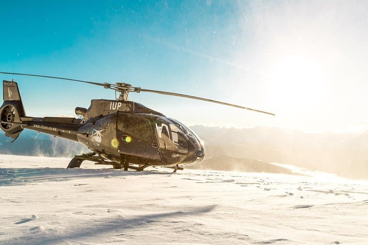 Helicopter Snow Landing from Queenstown: Alpine Scenic Flight & Snow Experience
