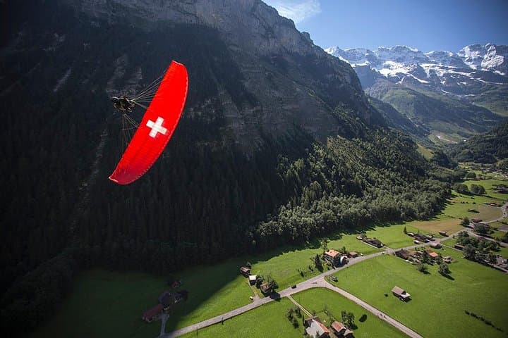 Paragliding Mürren: Tandem Flights Over Lauterbrunnen’s Waterfall Walls photo 3