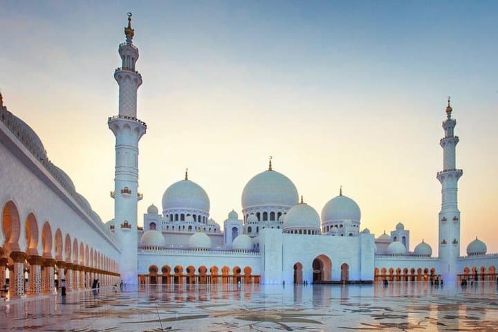 Abu Dhabi Day Trip from Dubai: Sheikh Zayed Mosque, Louvre & Corniche