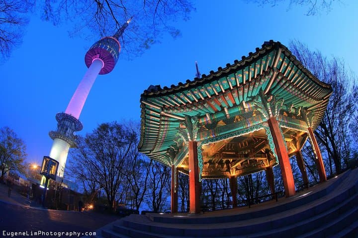 Seoul Private Walking Tour with a Local — Explore Neighborhoods & Hidden Gems photo 2