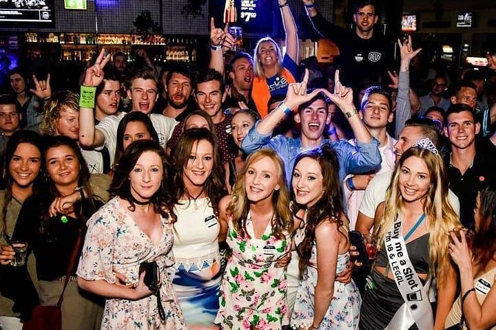 Las Vegas Nightclub Crawl by Party Bus — VIP Fast-Pass & Open Bar photo 4