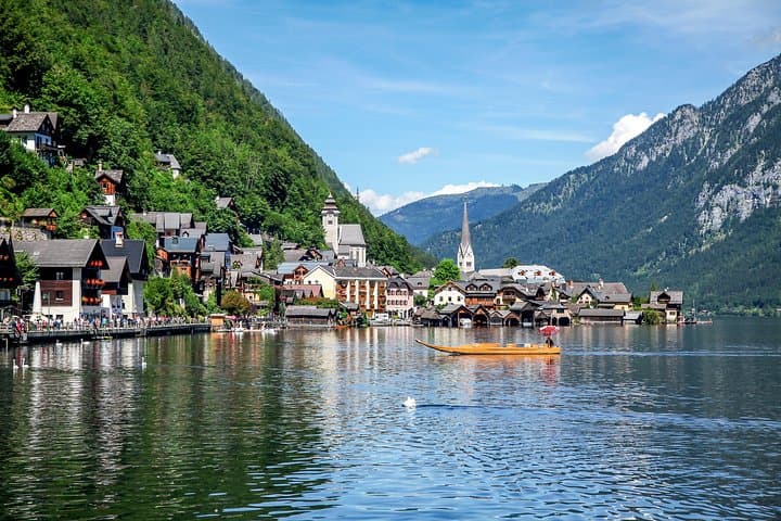 Hallstatt and Sound of Music Day Trip from Salzburg: Private 8-Hour Tour