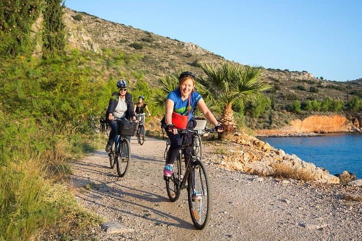 Cycling Tour in Nafplio: Palamidi Castle to Karathona Beach Picnic photo 1