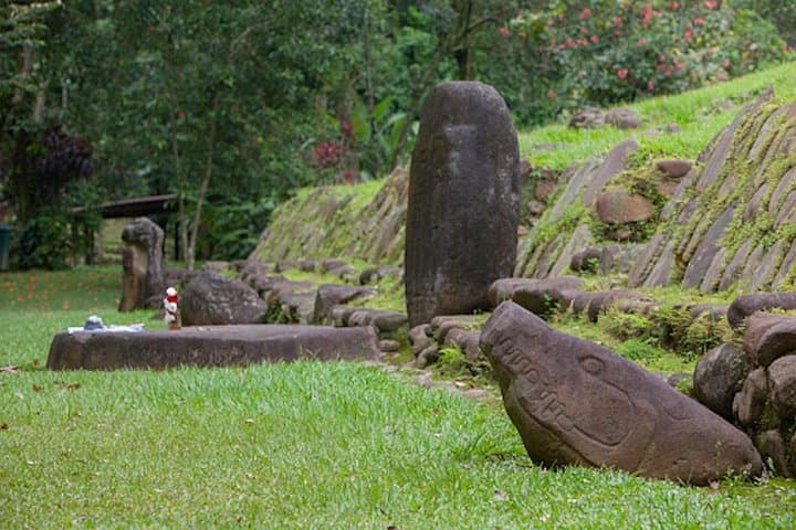 Exploring Tak’alik Ab’aj: A 2-Day Mayan and Olmec Archaeological Journey from Panajachel