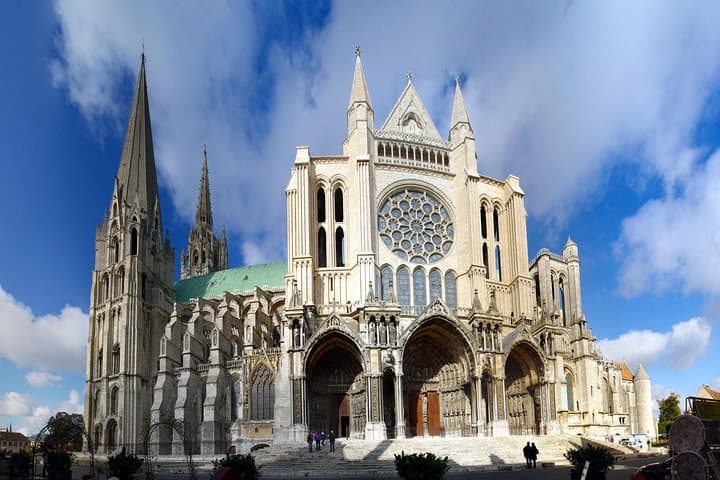 Chartres Cathedral Day Tour from Paris: Private 5-Hour Gothic Highlights