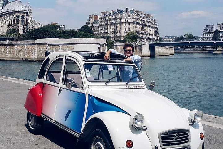 Romantic Paris 2CV Private Tour: Eiffel Tower & Montmartre in a Classic Citroën
