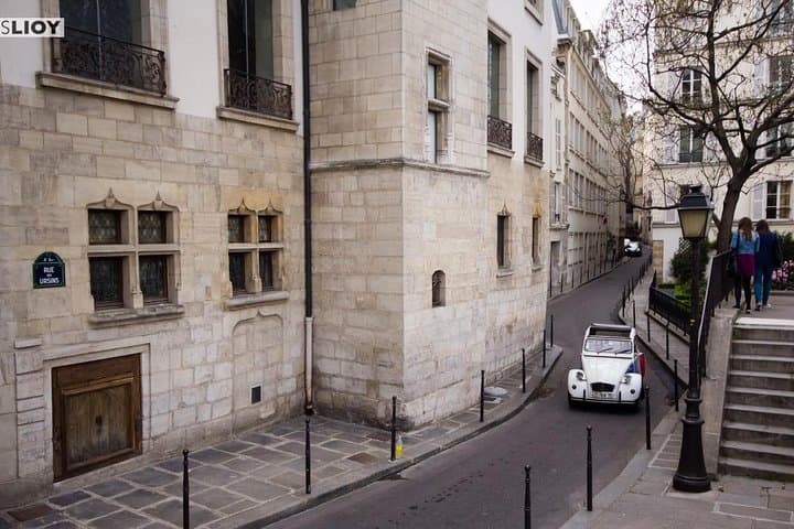 Romantic Paris 2CV Private Tour: Eiffel Tower & Montmartre in a Classic Citroën photo 2