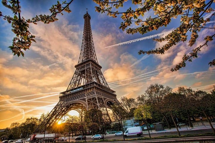 Eiffel Tower Reserved Access: Second Floor & Summit Lift Experience photo 4