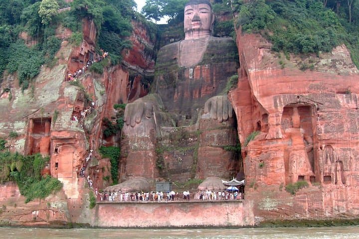 Explore the Leshan Giant Buddha: Private Day Tour from Chengdu