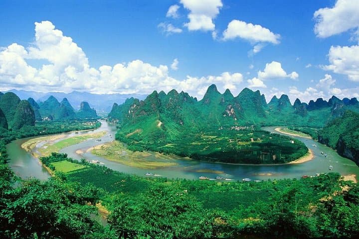 Private Guilin Day Tour: Xianggong Hill & Li River Bamboo Raft Experience
