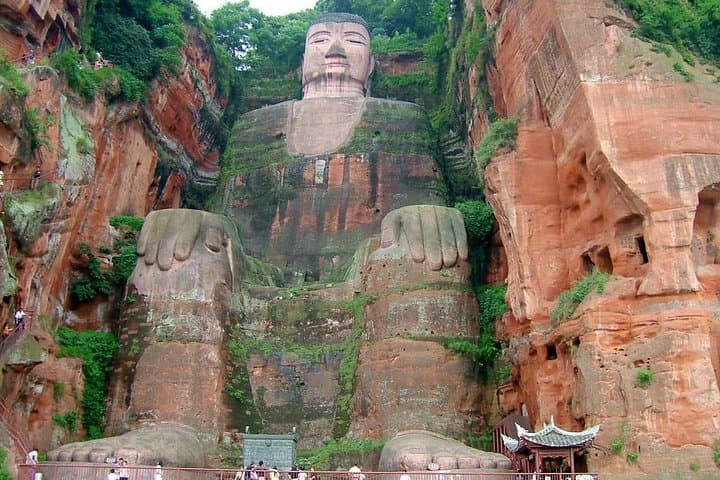 2-Day Private Chengdu Tour: Giant Panda Base and Leshan Giant Buddha