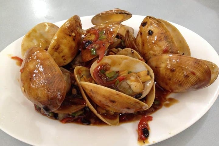 Private Lamma Island Day Tour from Hong Kong — Ferry, Village Walks & Seafood photo 2